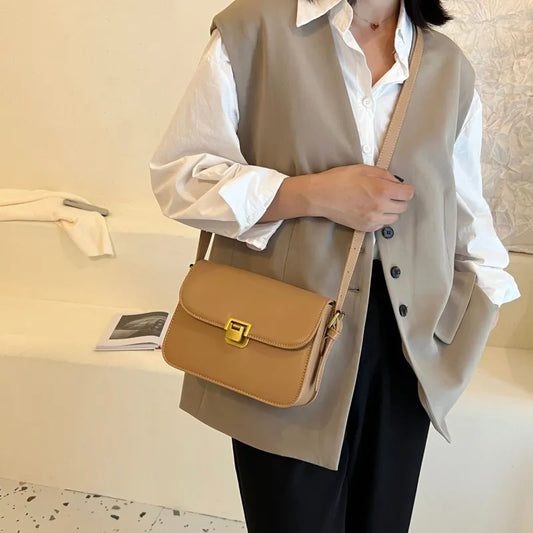 Elegant Shoulder Bag for Women ⎜ Simple Design with Gold Buckle and Adjustable Strap