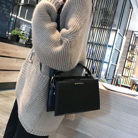 Shoulder Bag for Women ⎜ Stylish Bag in a Rectangular Design with Detachable Shoulder Strap