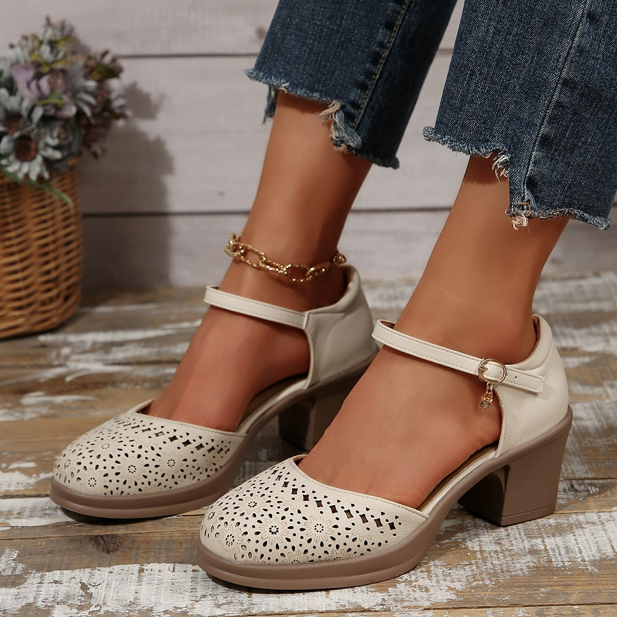 Women's Pumps with Block Heel ⎜ Comfortable Shoes with Buckle Straps and Airy Cut - Outs