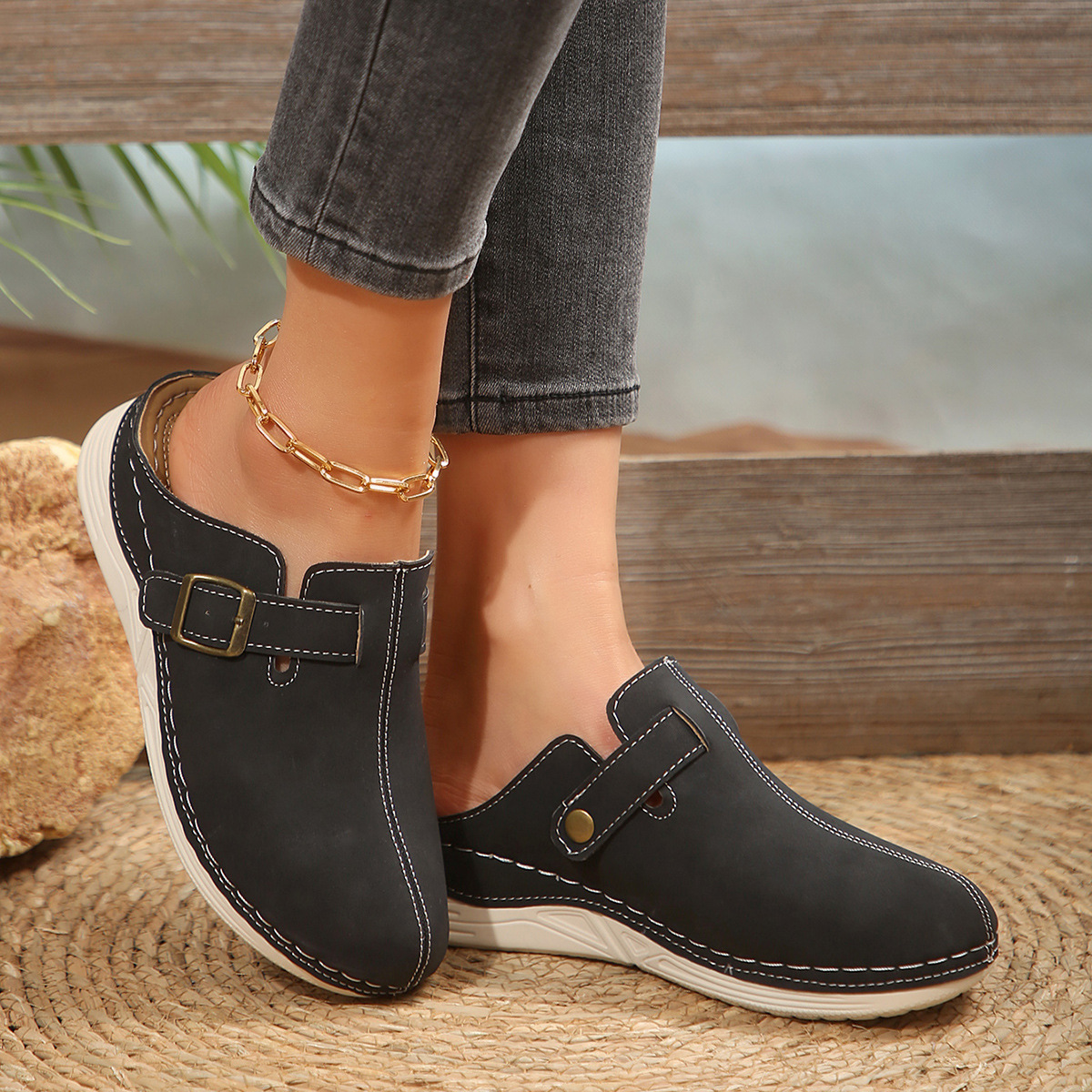 Women's Wedge Slippers with Metal Buckle ⎜ Comfortable Clogs with Latch Fastening and Trendy Design