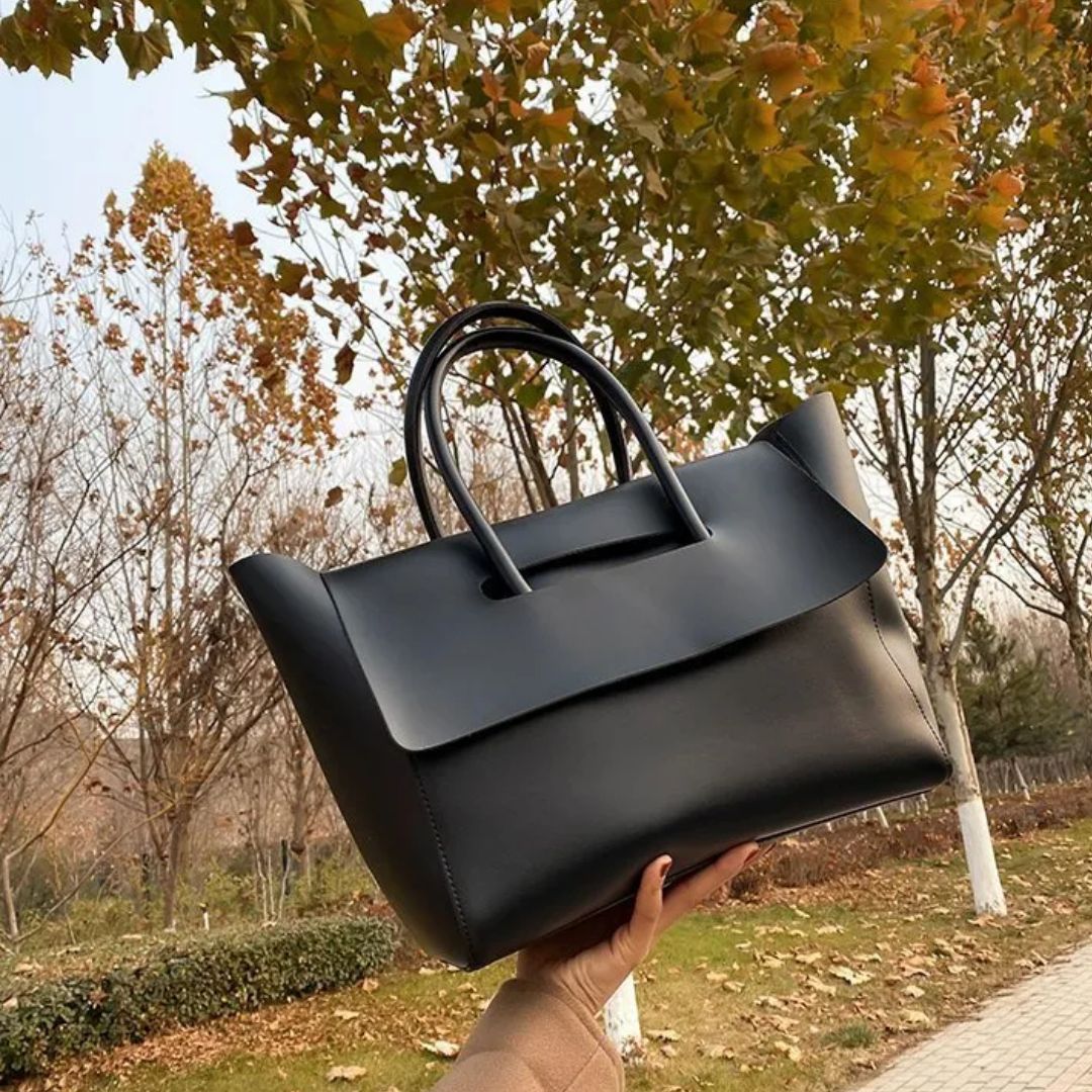 Fashionable Handbag for Women ⎜ Spacious Tote Bag in a Classic Design Made From High - Quality Material