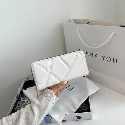 Women's Wallet with Zip ⎜ Simple Design in a Medium Size for Everyday Use