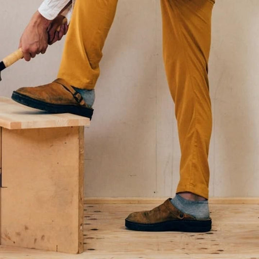 Men's Low Shoes with Straps ⎜ Comfortable Leather Clogs with Adjustable Strap and Non - Slip Sole