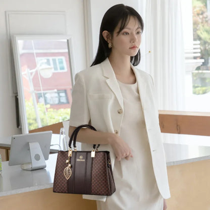 Elegant Shoulder Bag for Women ⎜ Versatile Handbag with Contrasting Colours and Generous Storage Space