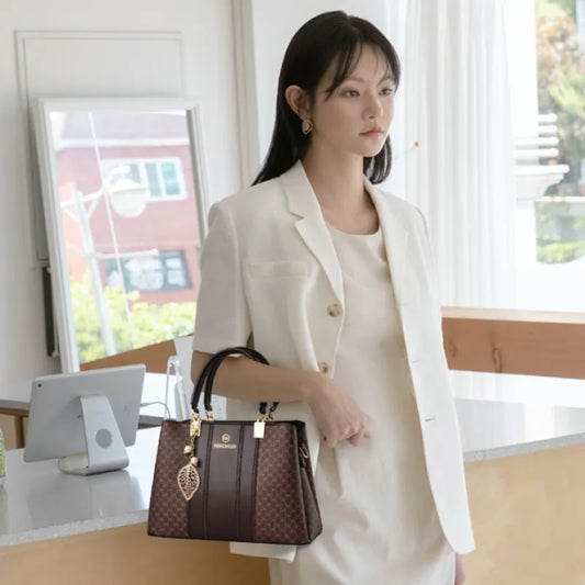 Elegant Shoulder Bag for Women ⎜ Versatile Handbag with Contrasting Colours and Generous Storage Space