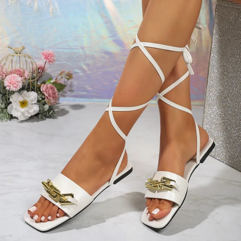 Roman Sandals for Women ⎜ Flat Summer Shoes with Laces and Gold Chain Decoration in a Modern Look