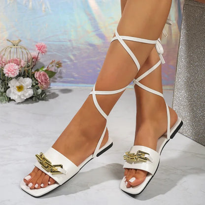 Roman Sandals for Women ⎜ Flat Summer Shoes with Laces and Gold Chain Decoration in a Modern Look