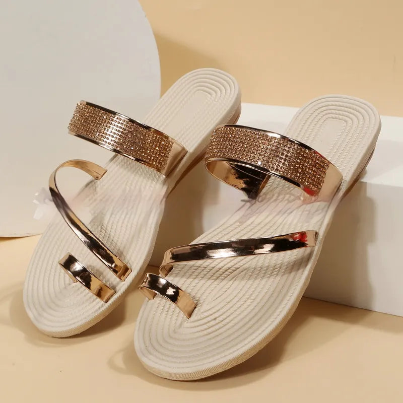 Women's Flat Toe Sandals ⎜ Elegant Summer Shoes with Rhinestone Heart and Glitter Strap for Beach & Leisure