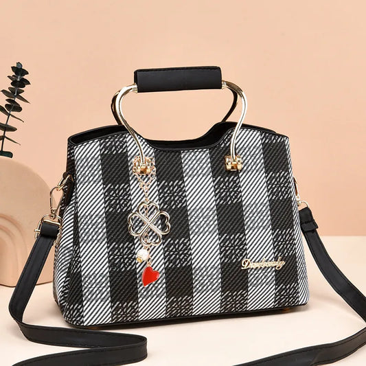 Check Pattern Handbag ⎜ Stylish Design with Heart Pendant and Plenty of Storage Space