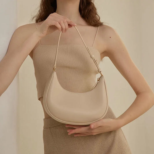 Shoulder Bag ⎜ Modern Design with Adjustable Strap and Stylish Shape