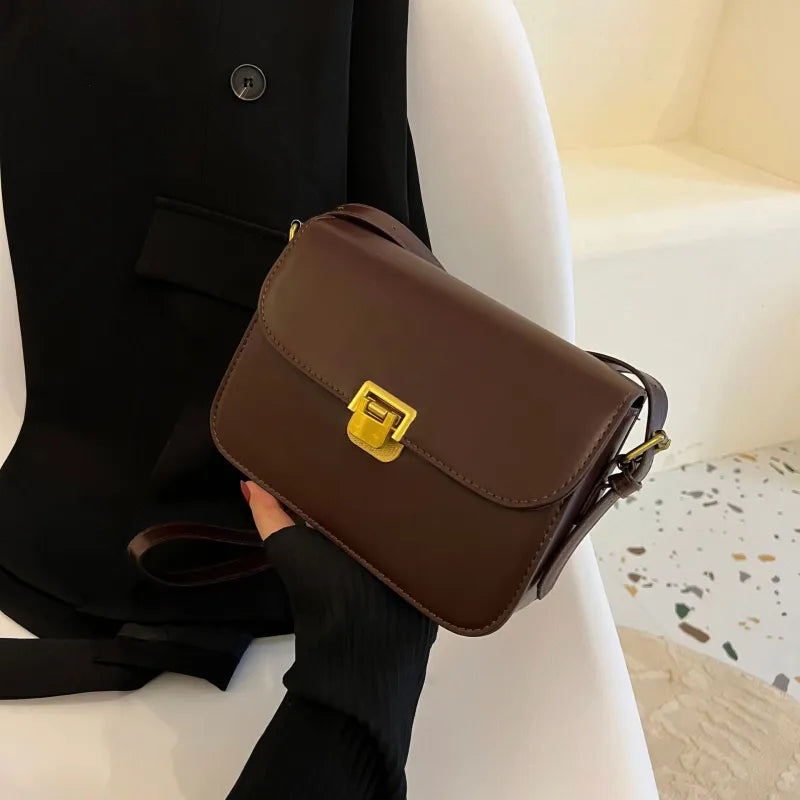 Elegant Shoulder Bag for Women ⎜ Simple Design with Gold Buckle and Adjustable Strap