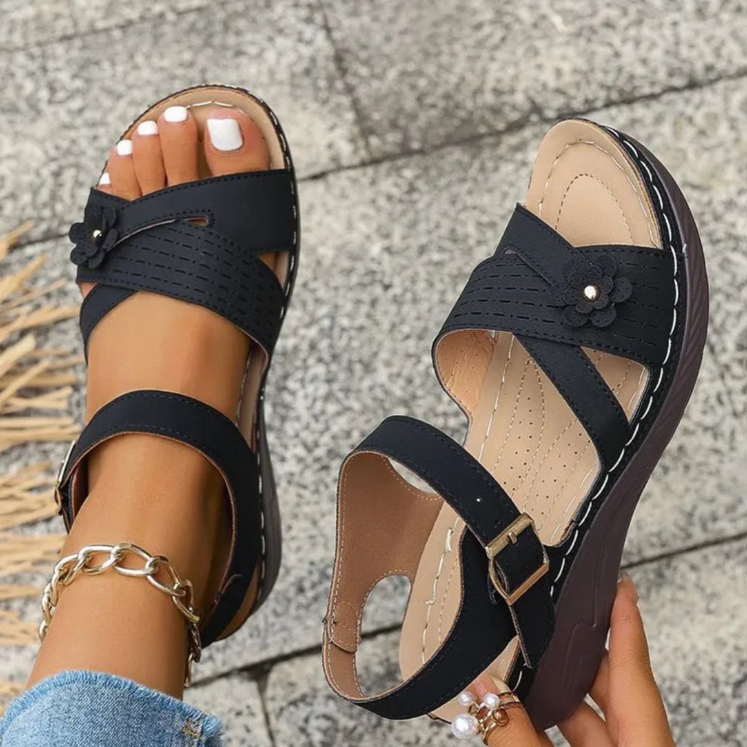 Women's Platform Sandals with Flowers ⎜ Comfortable Shoes with Adjustable Strap and Fashionable Design