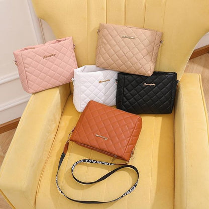 Small Shoulder Bag for Women ⎜ Fashionable Crossbody Bag with Quilted Design and Eye - Catching Shoulder Strap