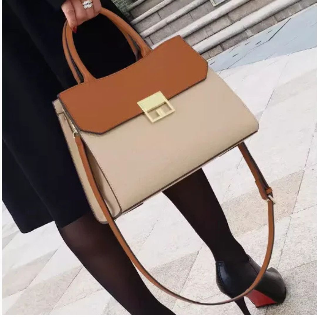 Bag with Twist Lock ⎜ Elegant Design and Plenty of Storage Space for Everyday Use
