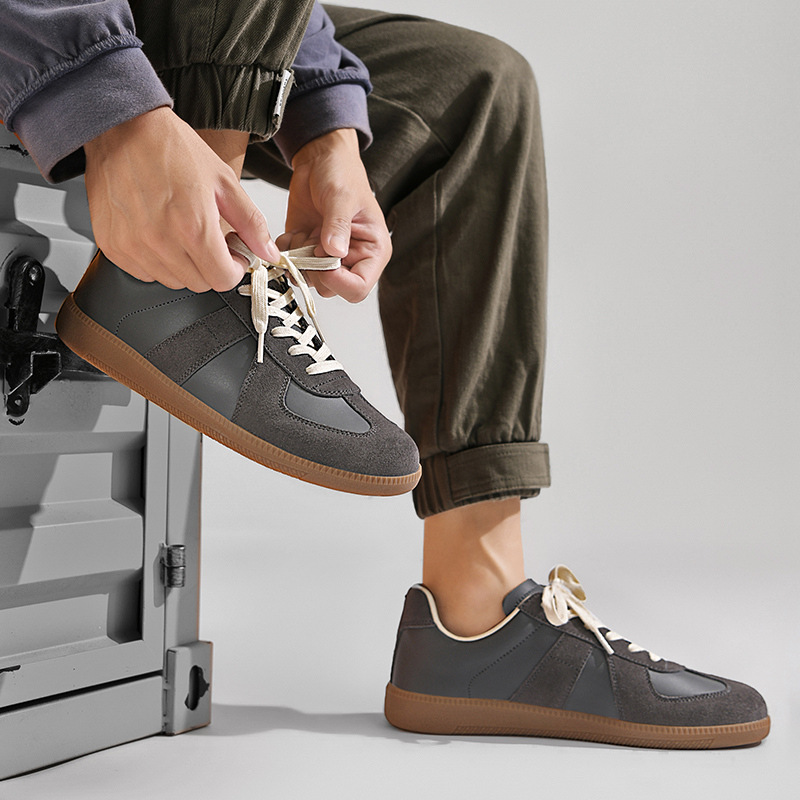 Men's Trainers ⎜ Comfortable Retro Sports Shoes with a Soft Sole and Stylish Design