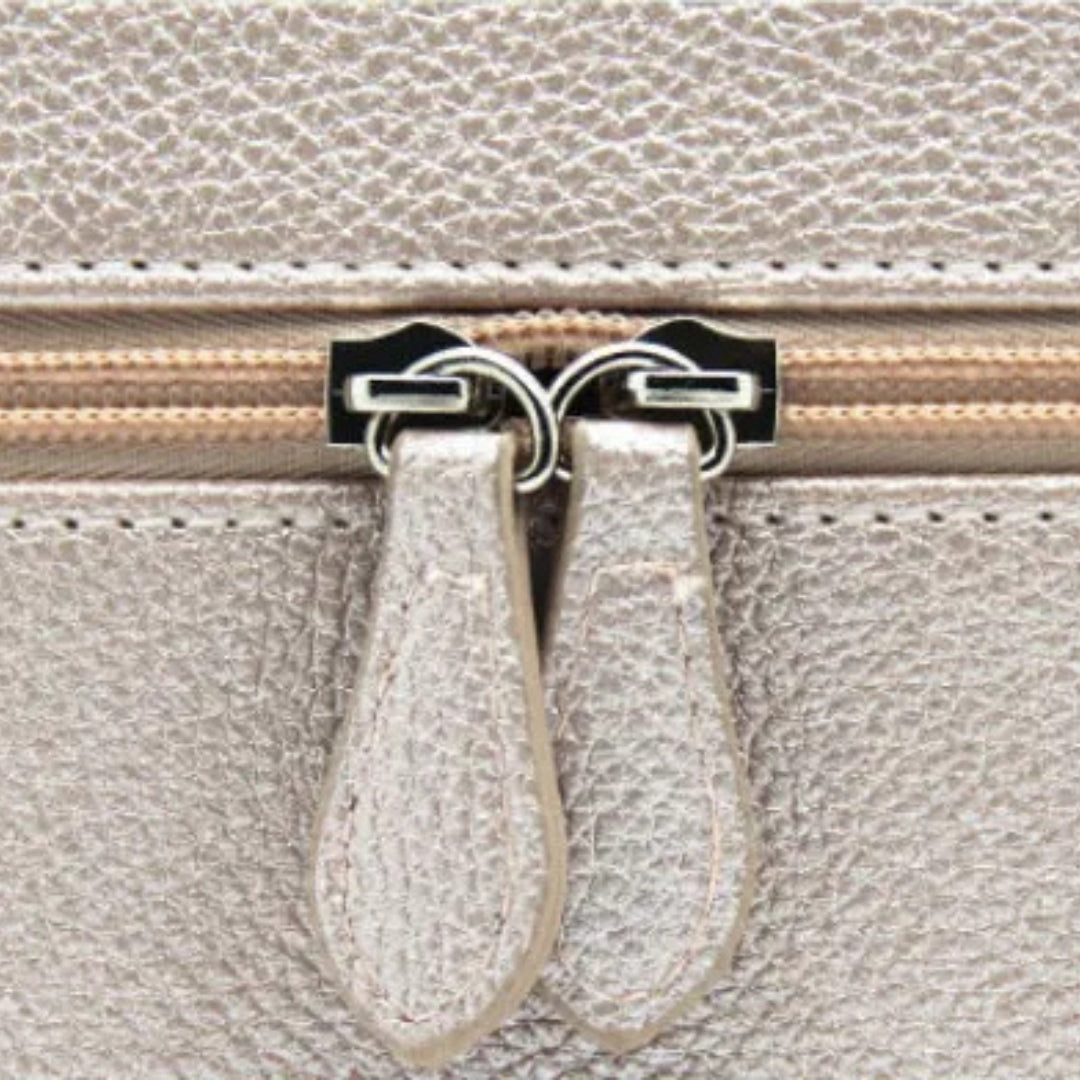 Cosmetics Bag for Women ⎜ Water - Repellent Design with Integrated Mirror and Practical Carrying Handle