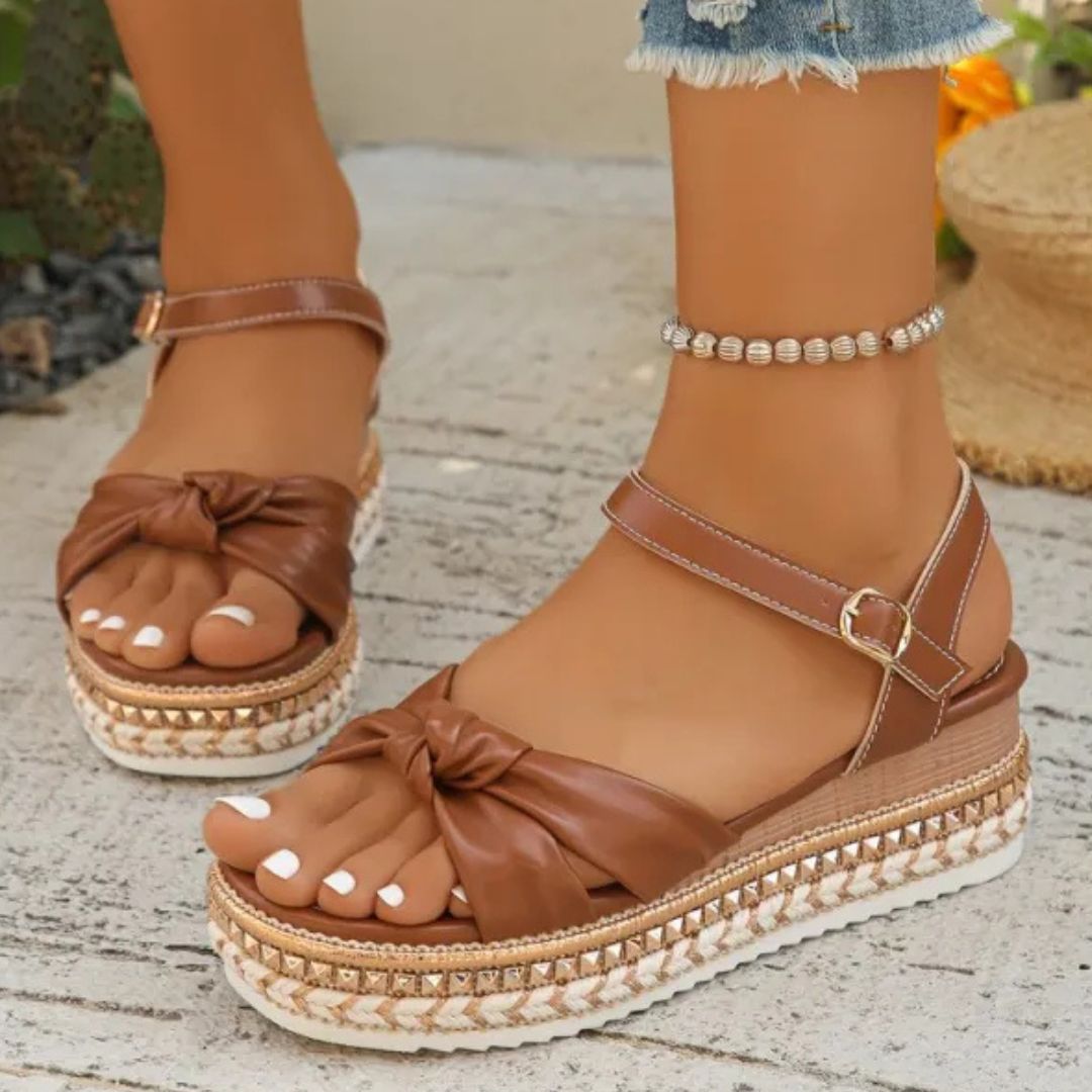 Platform Sandals for Women ⎜ Summery Shoes with a Knot Design and Decorative Raffia Sole in a Comfortable Width