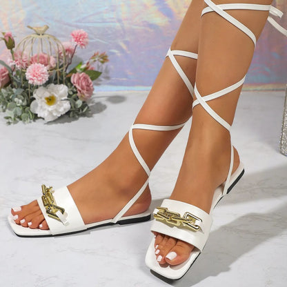 Roman Sandals for Women ⎜ Flat Summer Shoes with Laces and Gold Chain Decoration in a Modern Look