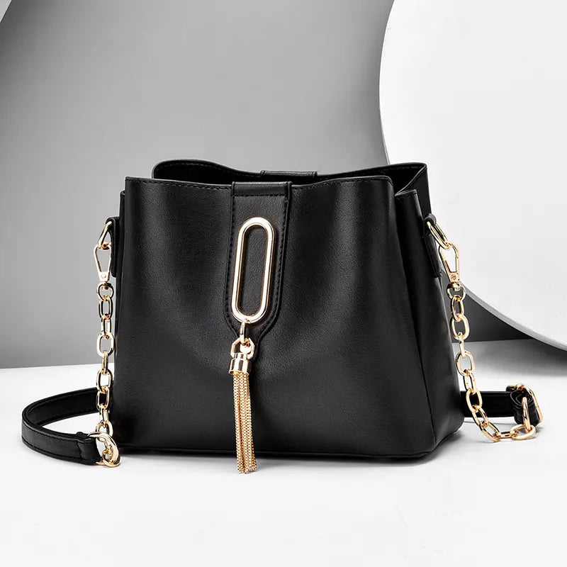 Small Shoulder Bag for Women ⎜ Stylish Shoulder Bag with Gold Chain and Fashionable Tassel Detail