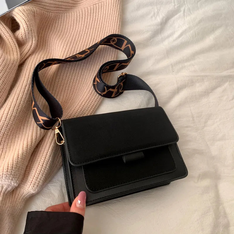 Shoulder Bag with Wide Strap ⎜ Compact Design for Everyday Use