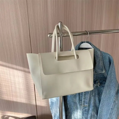 Fashionable Handbag for Women ⎜ Spacious Tote Bag in a Classic Design Made From High - Quality Material