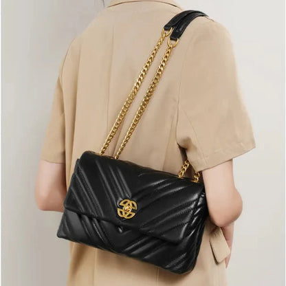 Shoulder Bag in Diamond Quilted Design ⎜ Elegant Accessory with Gold Chain for Stylish Appearances