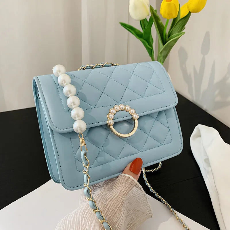 Small Shoulder Bag with Chain ⎜ Pearl Fastening and Stylish Chain Strap