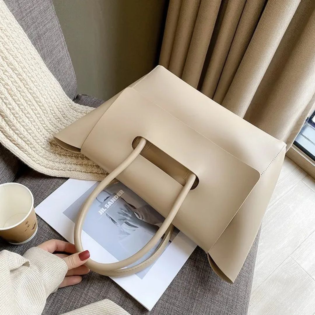 Fashionable Handbag for Women ⎜ Spacious Tote Bag in a Classic Design Made From High - Quality Material