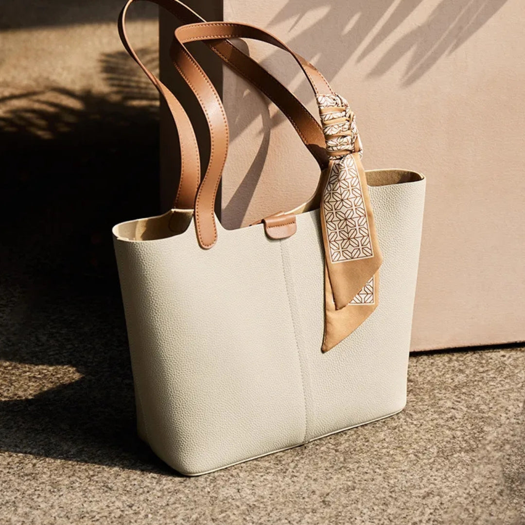 Large Faux Leather Handbag ⎜ Stylish Bag with a Practical Design and Fashionable Details