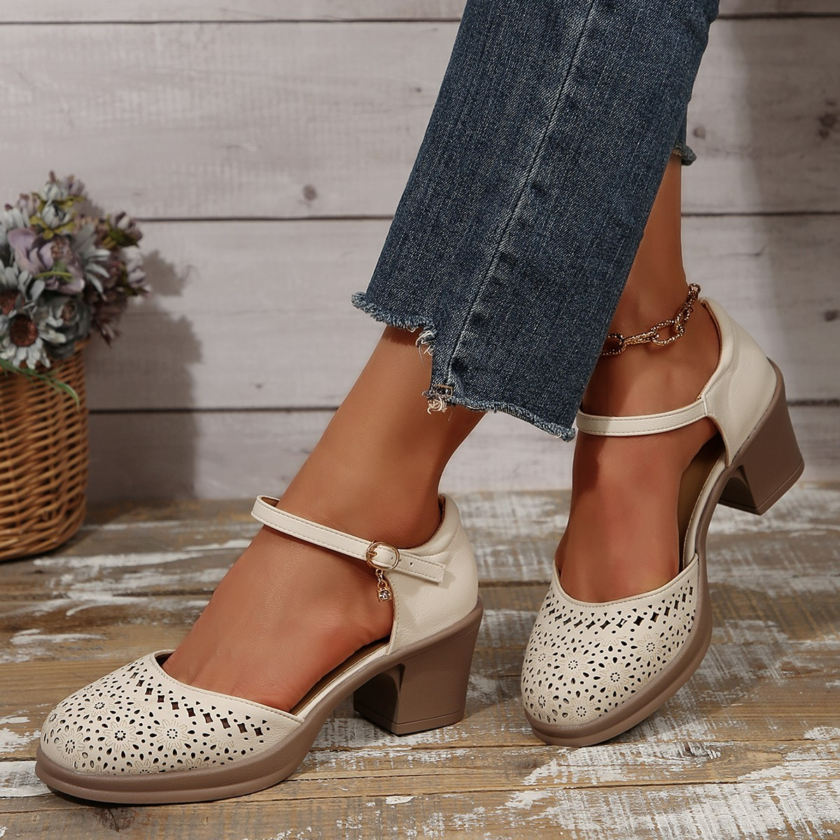 Women's Pumps with Block Heel ⎜ Comfortable Shoes with Buckle Straps and Airy Cut - Outs