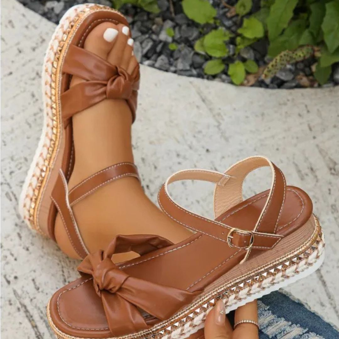 Platform Sandals for Women ⎜ Summery Shoes with a Knot Design and Decorative Raffia Sole in a Comfortable Width