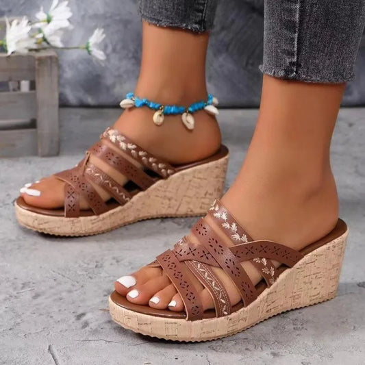 Wedge Heel Sandals for Women ⎜ Summery Platform Shoes with Embroidery and Comfortable Straps