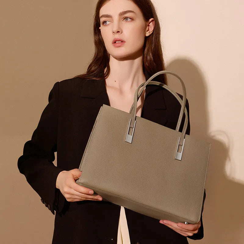 Large Leather Shopper Bag for Women ⎜ Spacious Companion with an Elegant Look and Practical Carrying Handles