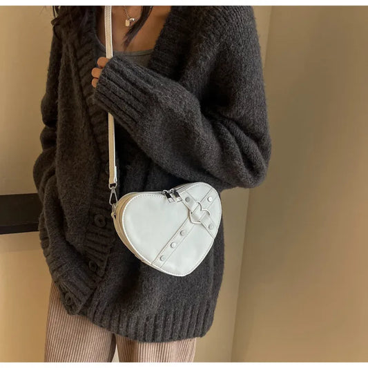 Fashionable Shoulder Bag for Women ⎜ Heart - Shaped Crossbody Bag in an Eye - Catching Design with Strap Fastening