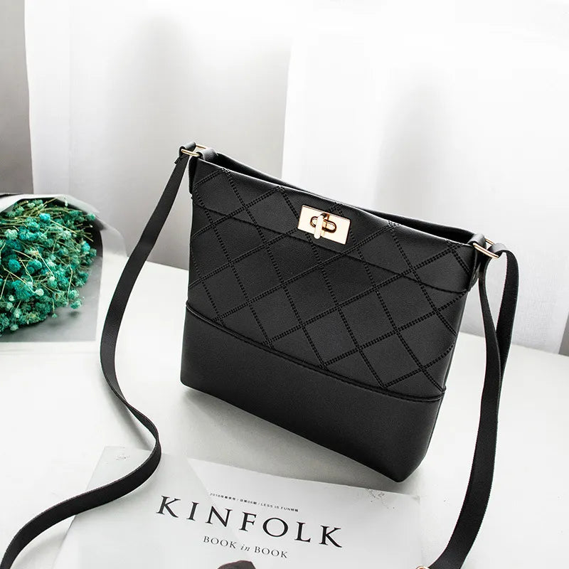 Shoulder Bag for Women ⎜ Stylish Bag with Diagonal Quilting and Elegant Fastening