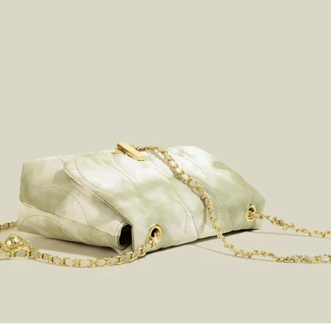 Small Chain Bag ⎜ Elegant Design with Textured Pattern and Gold Details