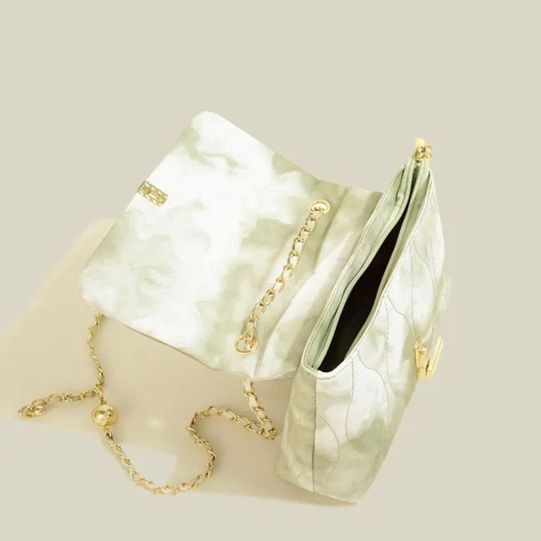 Small Chain Bag ⎜ Elegant Design with Textured Pattern and Gold Details