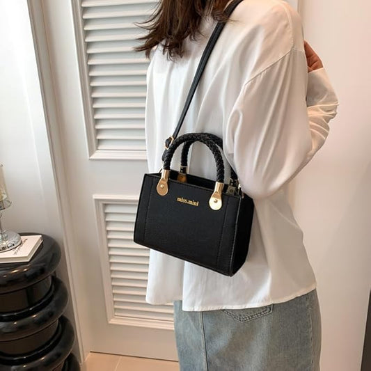 Trendy Handbag for Women ⎜ Compact Shoulder Bag with Braided Handle and Modern Design
