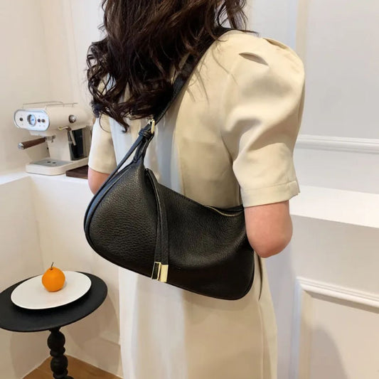 Fashionable Shoulder Bag for Women ⎜ Simple Shoulder Bag in Dumpling Design with Adjustable Strap