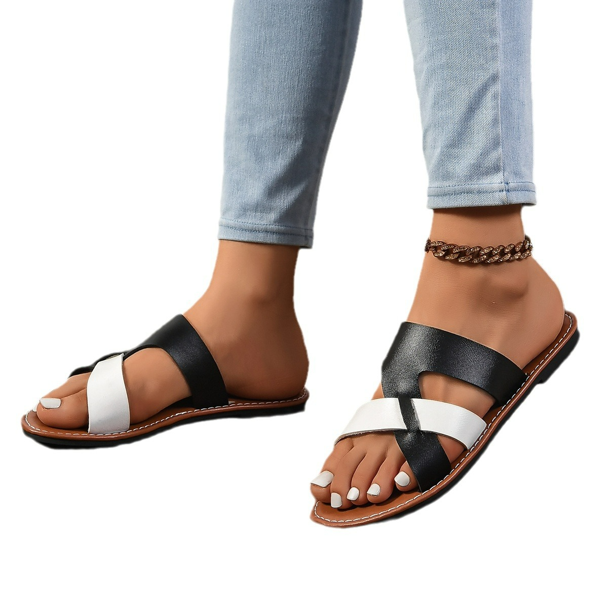 Women's Sandals with Block Stripe Design ⎜ Comfortable Slippers with Cross Straps and a Fashionable Look