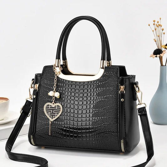 Bag with Heart Pendant ⎜ Elegant Design and Plenty of Storage Space for Everyday Life