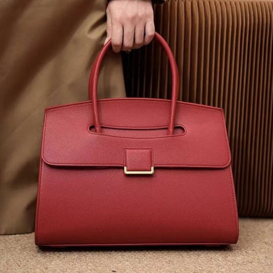 Elegant Shoulder Bag for Women ⎜ Large Handbag with a Practical Design and Elegant Fastening