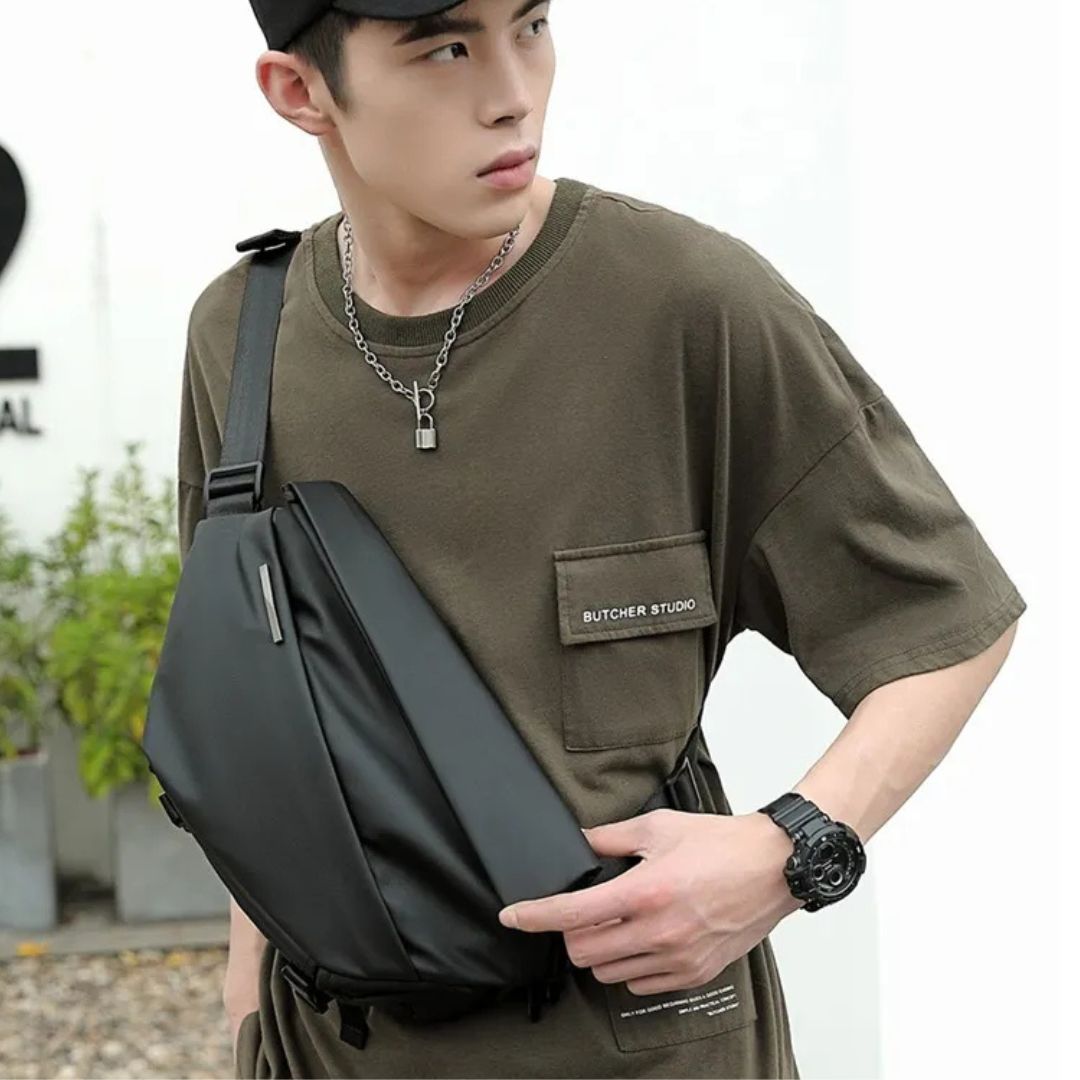 Multifunctional Shoulder Bag for Men ⎜ Sporty Chest Bag for Everyday Use and Fitness