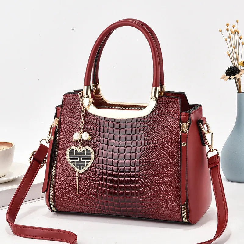 Bag with Heart Pendant ⎜ Elegant Design and Plenty of Storage Space for Everyday Life