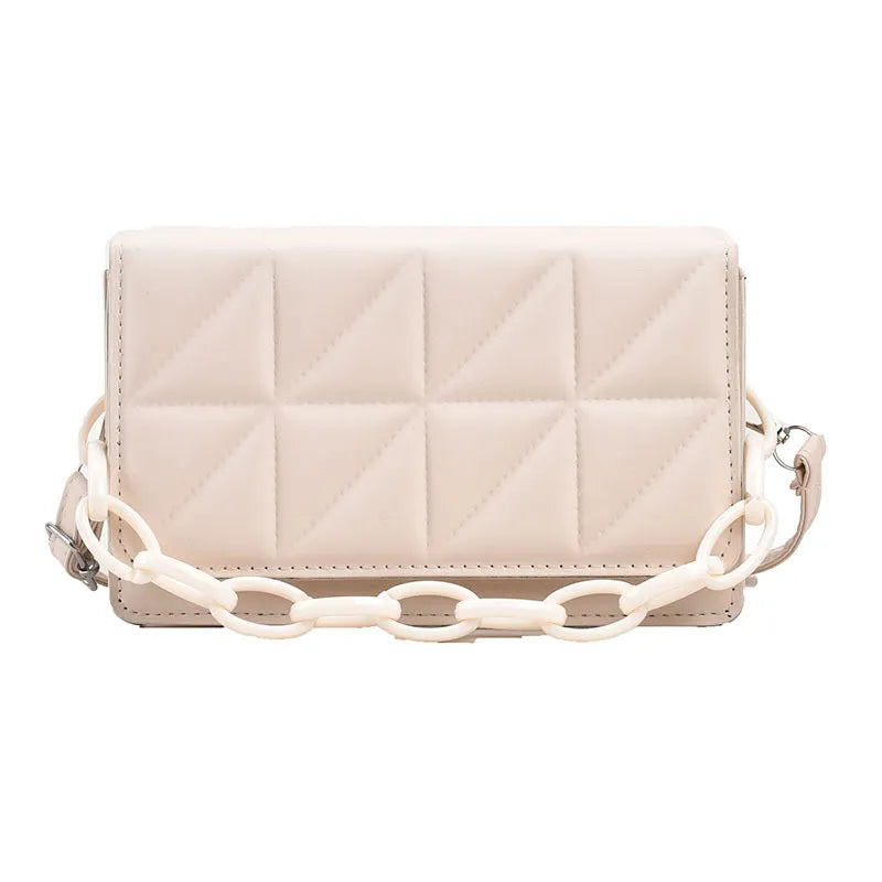 Shoulder Bag for Women ⎜ Fashionable Handbag with Chain Detail and Embossed Leather Design