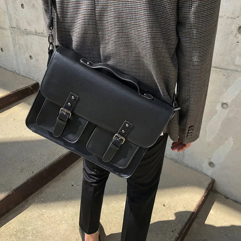 Briefcase for Men ⎜ Stylish Leather Shoulder Bag with Practical Compartments and Carrying Handle