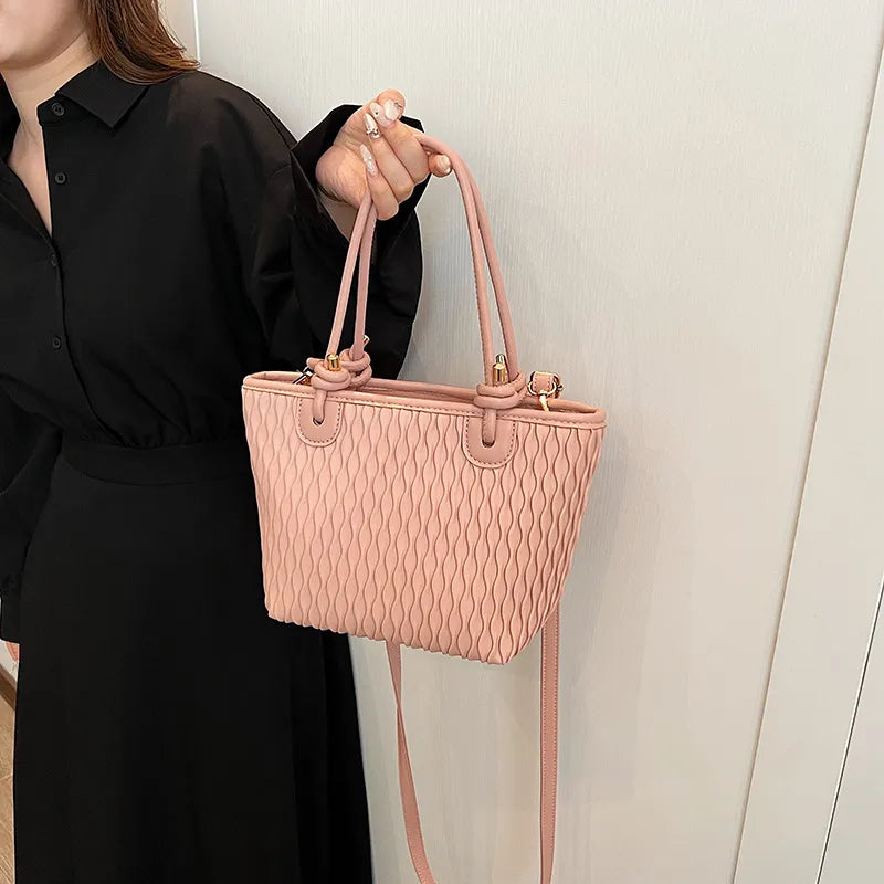 Fashionable Shoulder Bag for Women ⎜ Simple Bag with Structured Design and Adjustable Strap