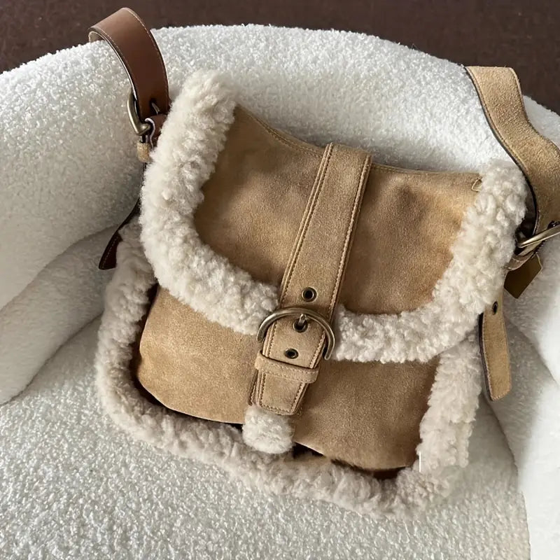 Vintage Shoulder Bag for Women ⎜ Fashionable Lambswool Bag with Elegant Buckle Fastening