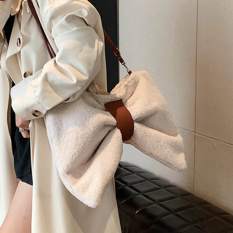 Women's Handbag ⎜ Fashionable Bag in a Bow Design with Adjustable Shoulder Strap