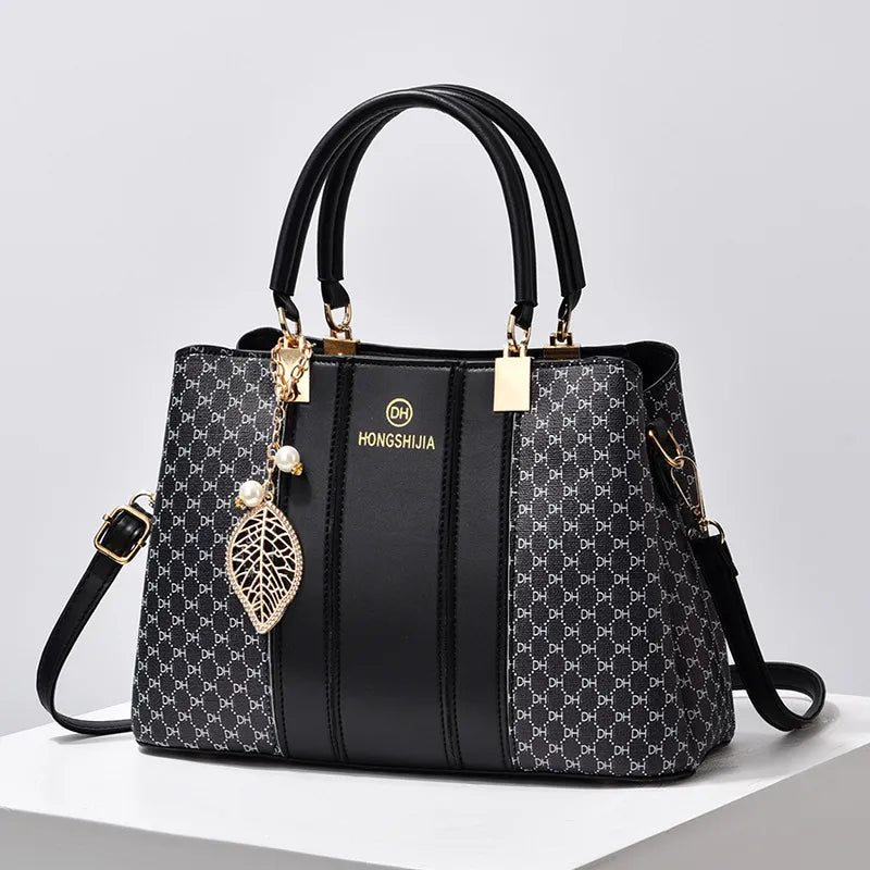 Elegant Shoulder Bag for Women ⎜ Versatile Handbag with Contrasting Colours and Generous Storage Space